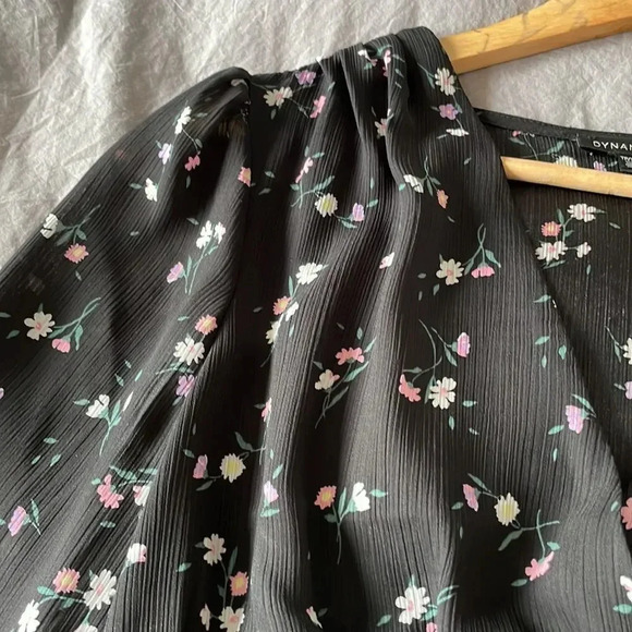 🔥4/$20 Dynamite Floral Blouse - Picture 8 of 16